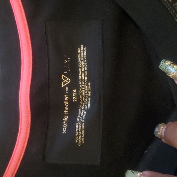 Workout Top - Picture 3 of 3